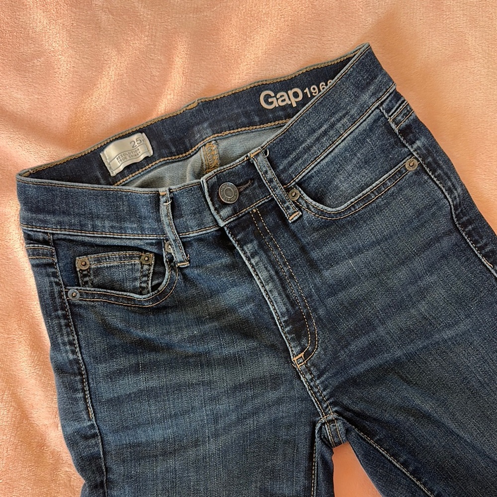 GAP Resolution‎ True Skinny 25